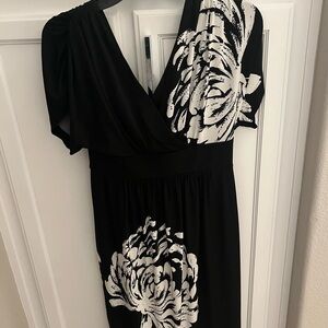 Maggy London Black and White Midi Sundress with Flutter Sleeves and V-Neck